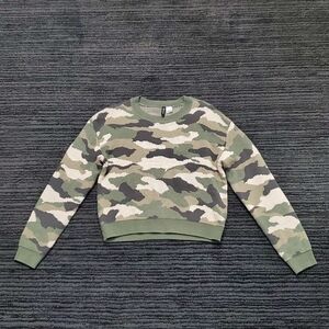 H&M Divided Size S Green/Beige Camo Print Cropped Crewneck Pullover Sweater